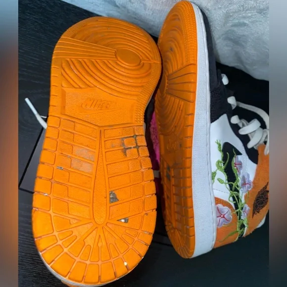 Nike Jordan 1 Mid SE Shoes girls size 5Y Floral Blossom Embroidery DQ8390-100 - Picture 11 of 12